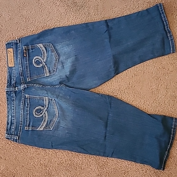 Womens capris - Picture 2 of 2